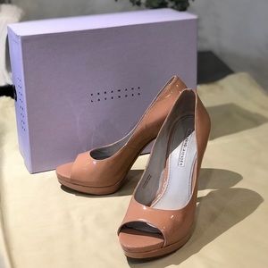 Vera Wang Nude Platform Pumps size 7